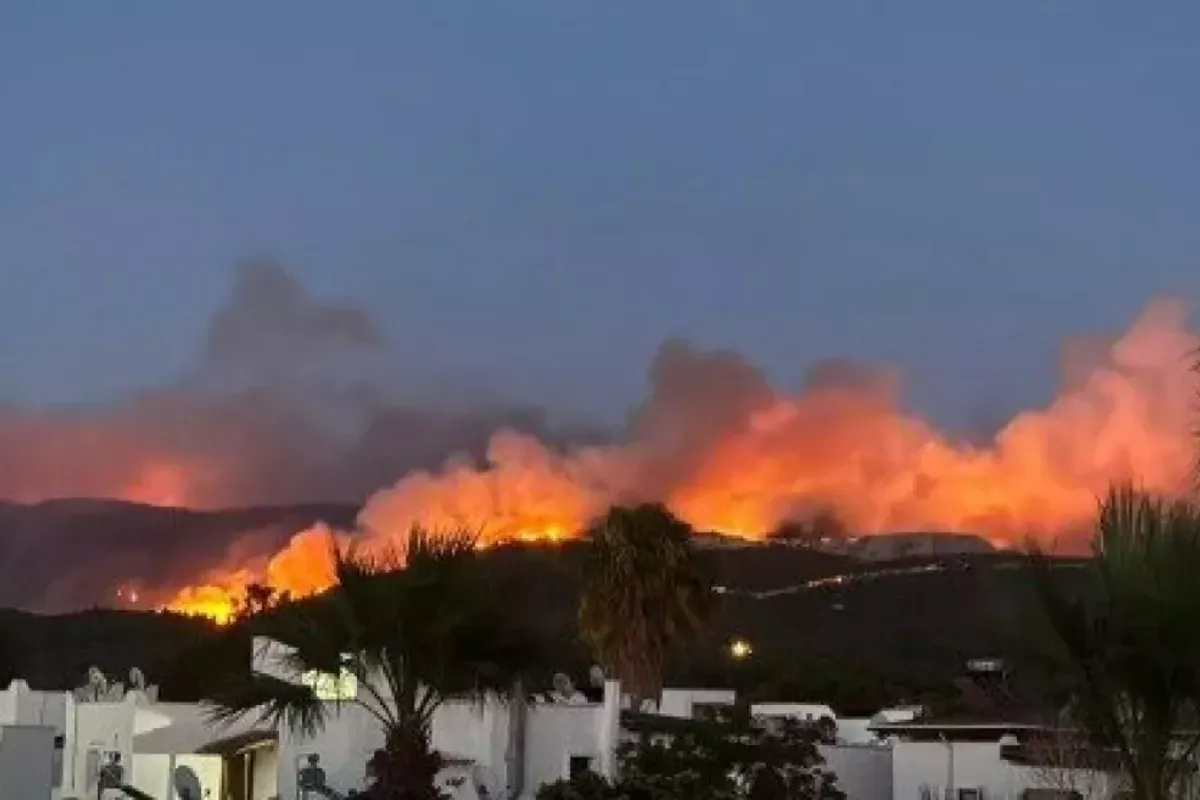 Major Forest Fire Sweeps Through Southwestern Türkiye, Triggering Mass Evacuations