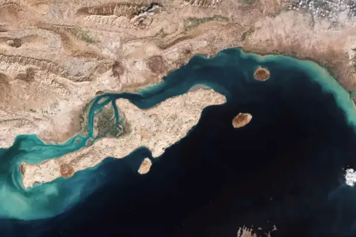 Iran Agrees to Open Strait of Hormuz Without Transit Fees Under US Deal