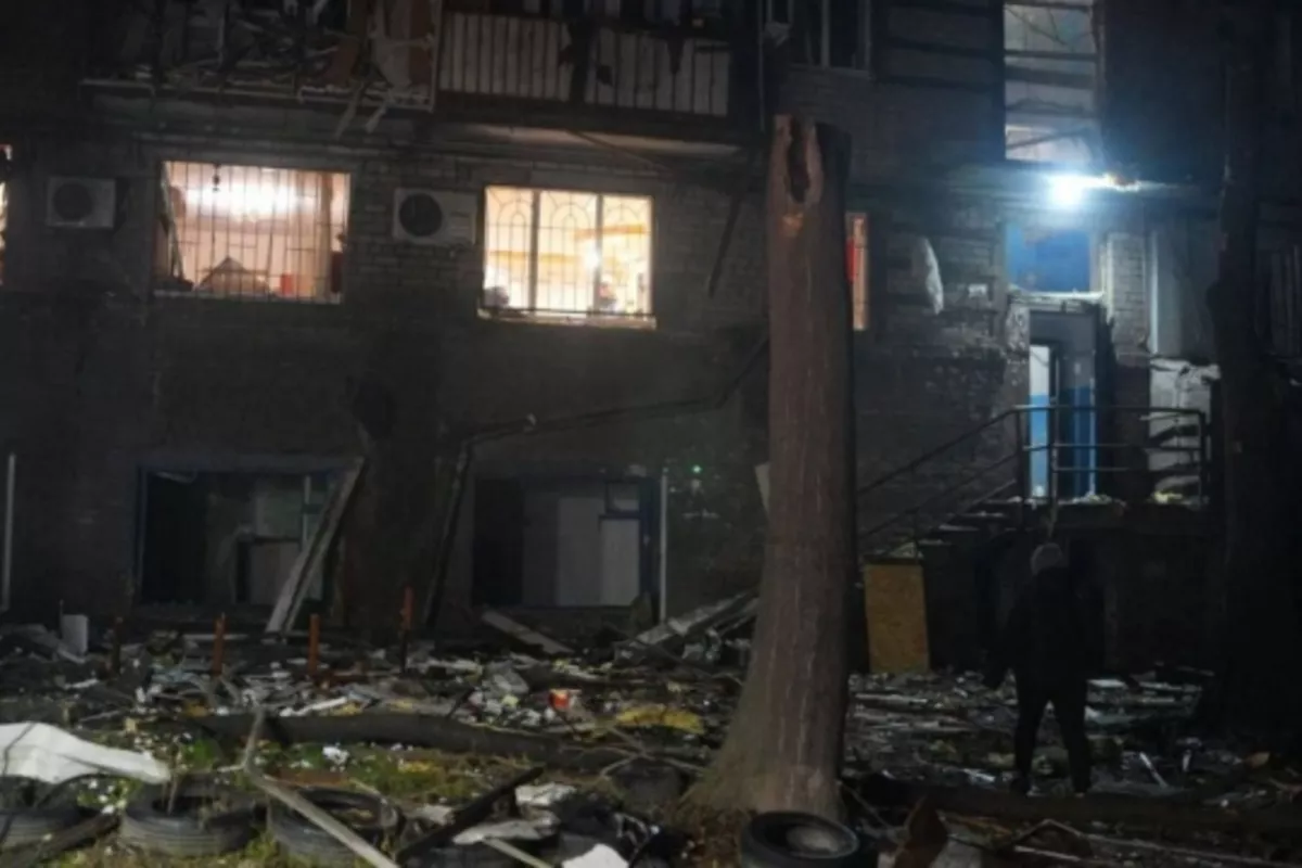 Russian Airstrikes Hit Ukraine's Zaporizhzhia, Injuring 19 and Damaging Dozens of Buildings