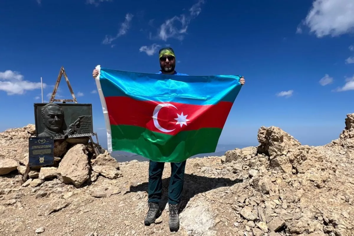 Romanian Senator Highlights Friendship with Azerbaijan by Climbing Heydar Aliyev Peak