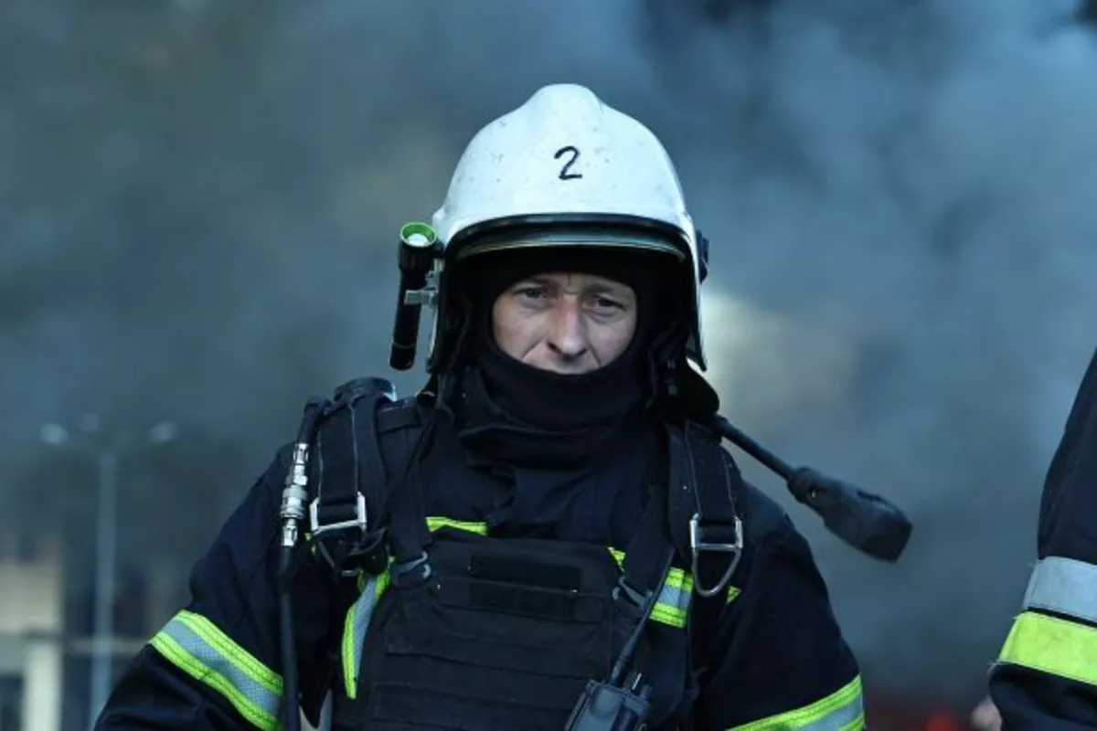 Russian Strike Hits Kharkiv High-Rise, Damages Gas Line