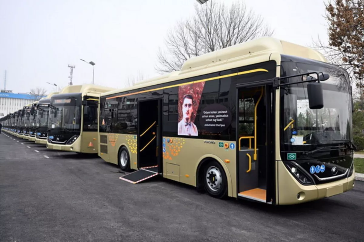 Uzbek Leader Reviews 52 New Eco-Friendly Buses in Gulistan
