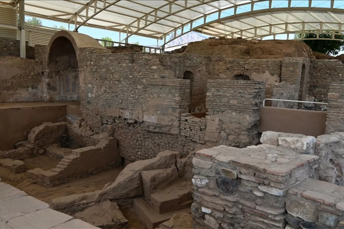 Remains of Ancient Lydian Palace Unearthed in Western Türkiye