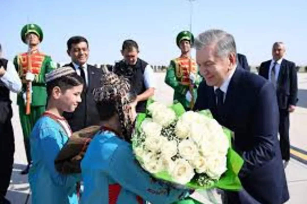 Uzbek Leader Arrives in Turkmenistan to Strengthen Regional Ties