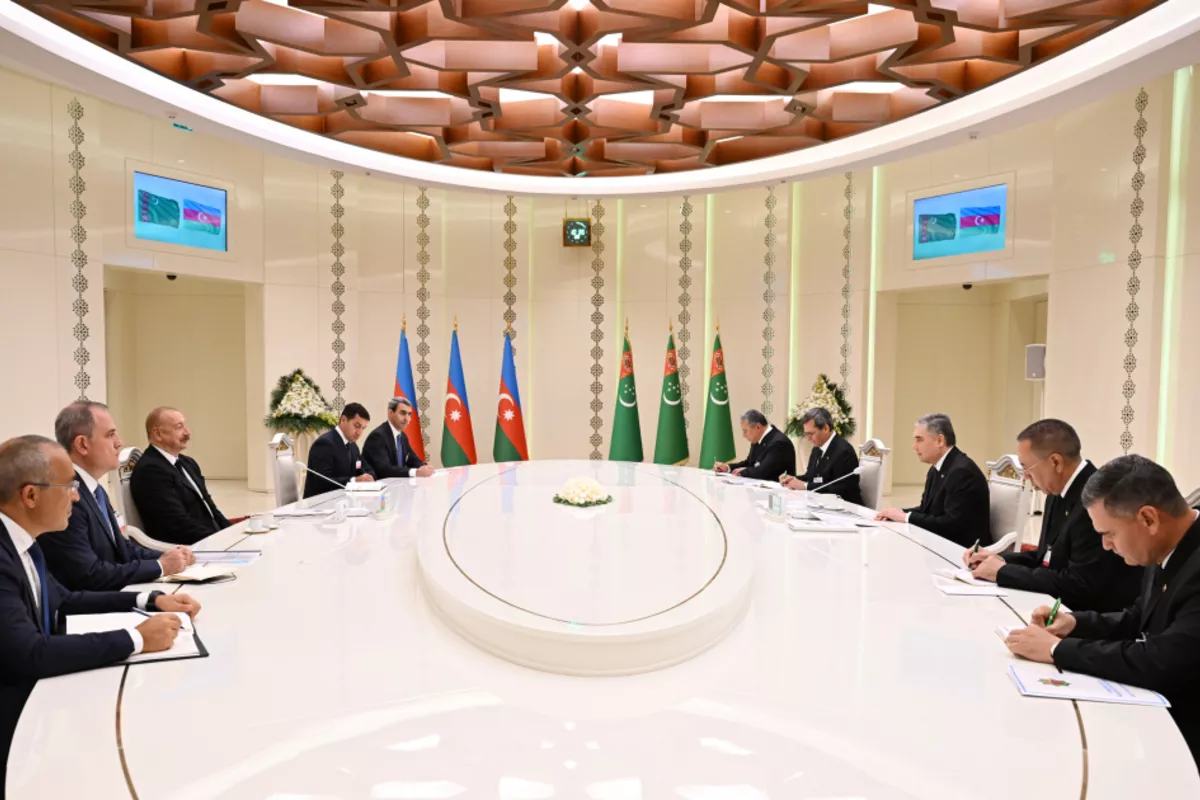 Azerbaijani, Turkmen Leaders Convene for Expanded Meeting
