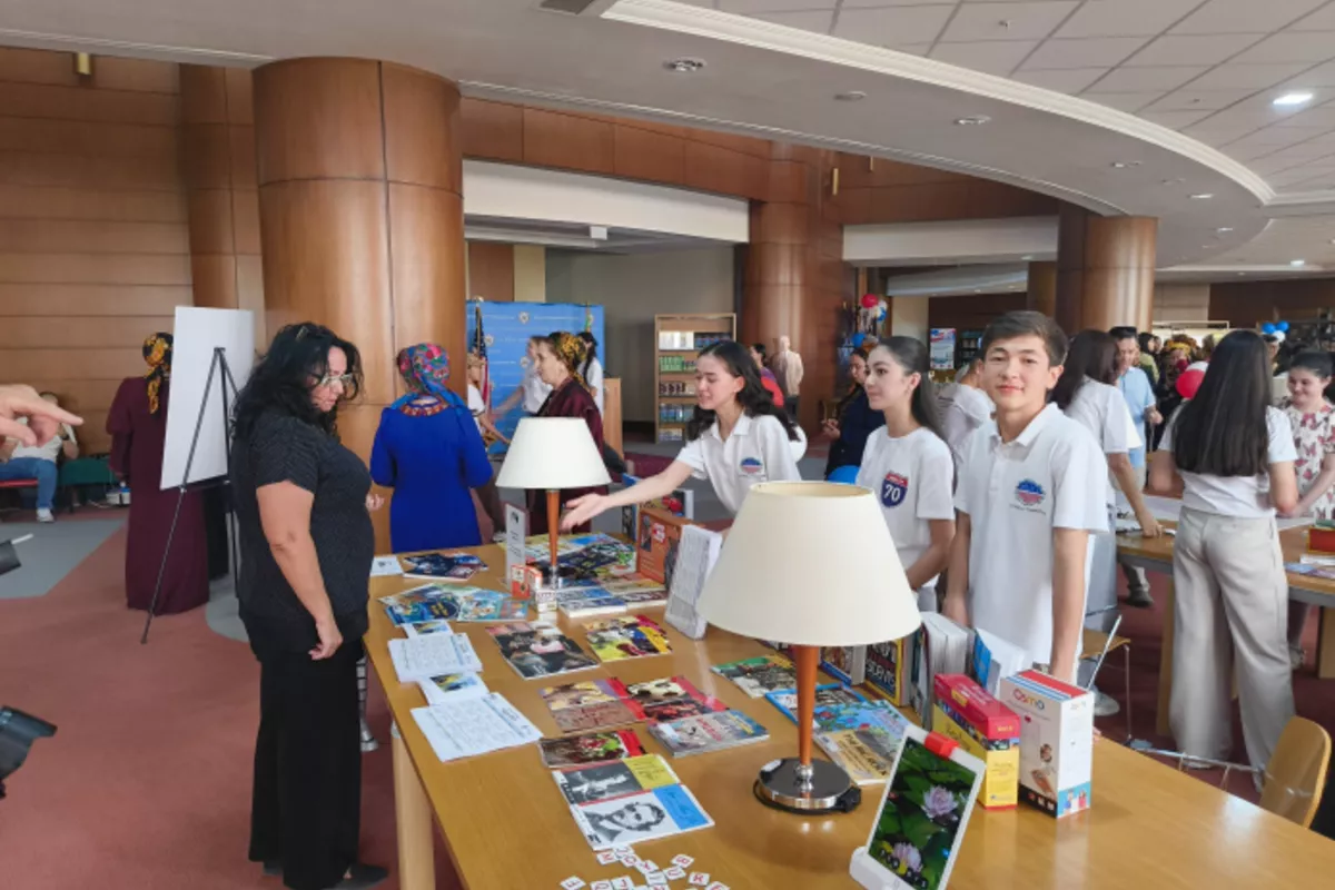 Turkmenistan Celebrates US Independence Day with English-Language Book Fair and Peace Initiative