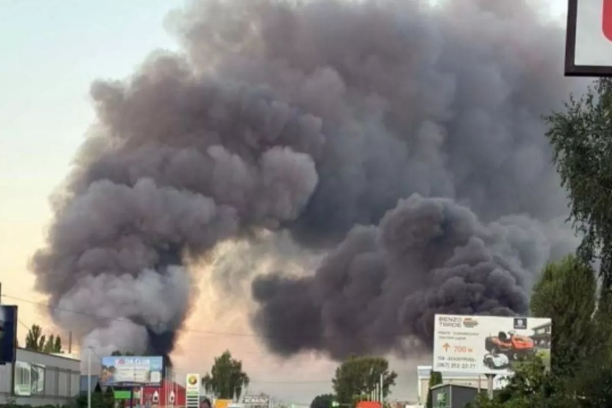 Russian Strikes Hit Nova Poshta Warehouses and Businesses in Kyiv Region
