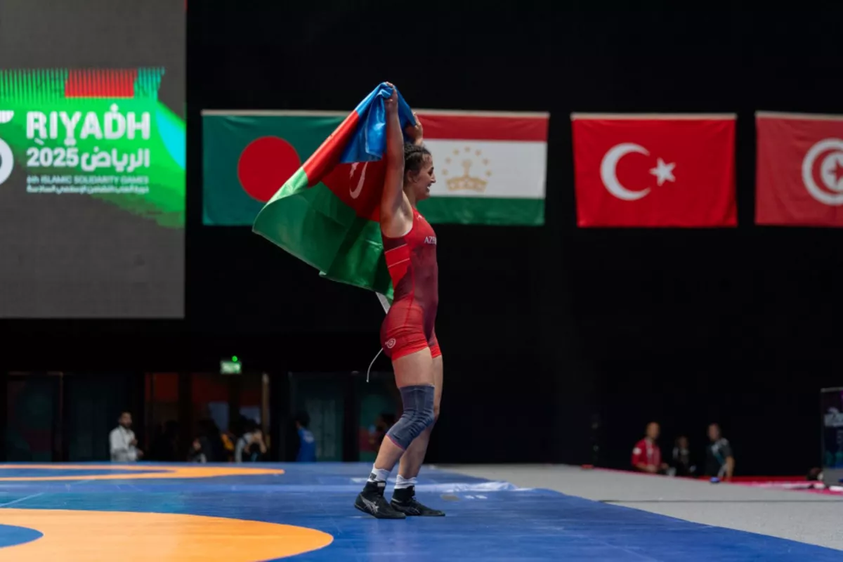 Azerbaijani Female Wrestler Claims Gold at Islamic Solidarity Games