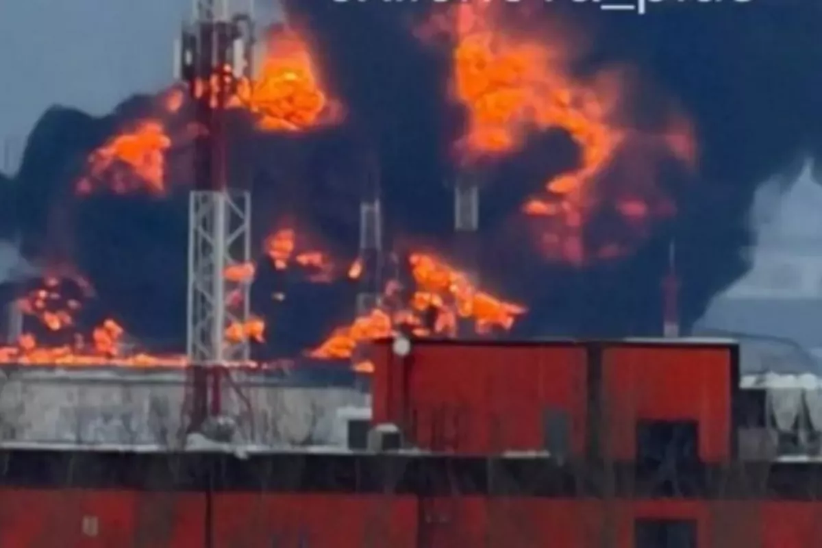 Drone Strike Sparks Fire at Oil Station in Tatarstan - VIDEO