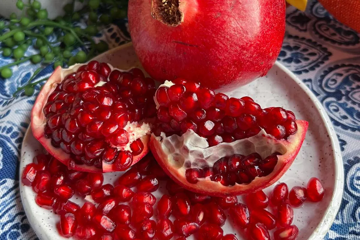 This Popular Fruit May Help Keep Your Brain Sharp as You Age, Study Suggests