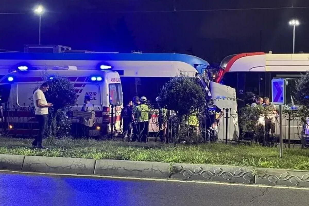 Two Trams Collide in Istanbul, Injuring At Least 9 - VIDEO