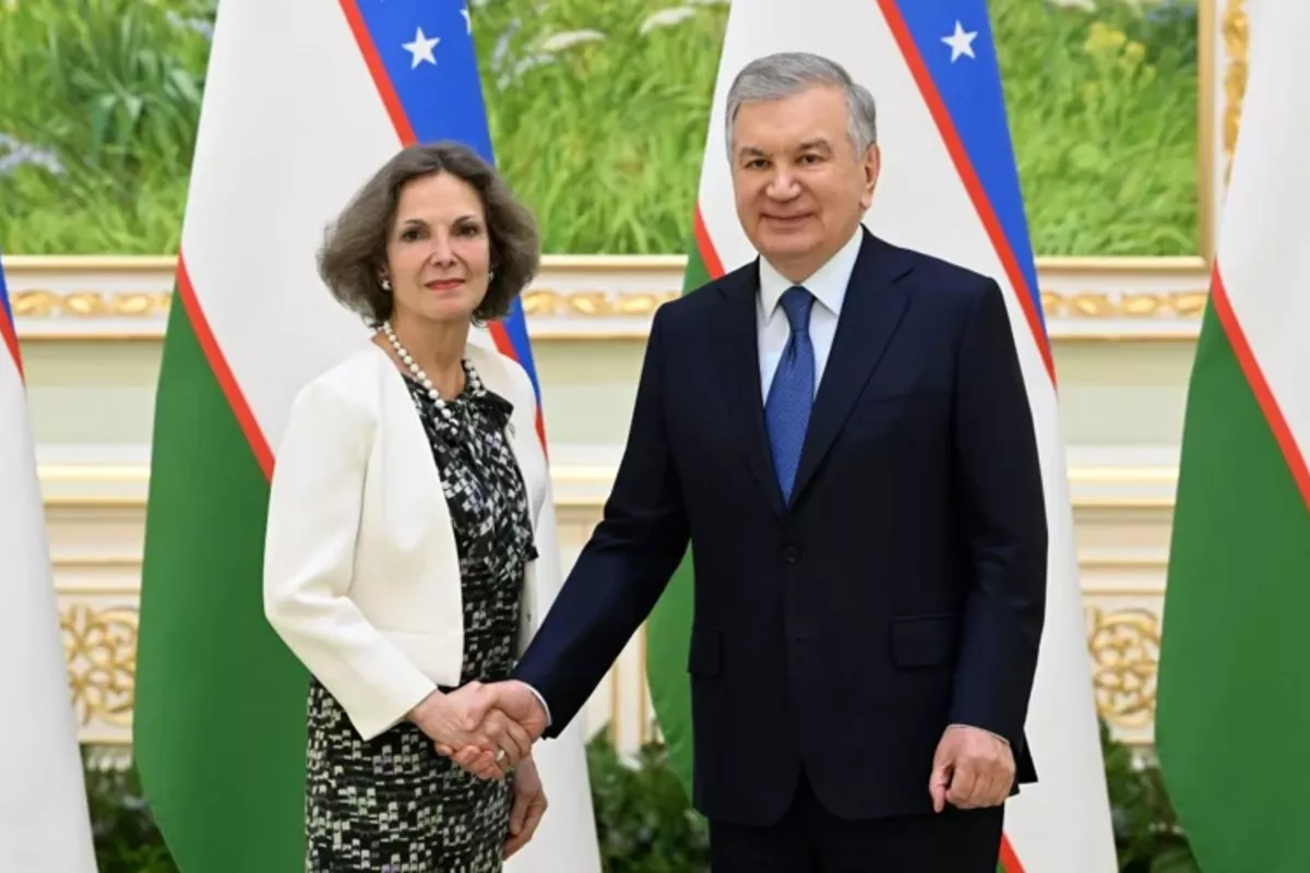 Uzbek President Honors Outgoing French Ambassador with Friendship Award
