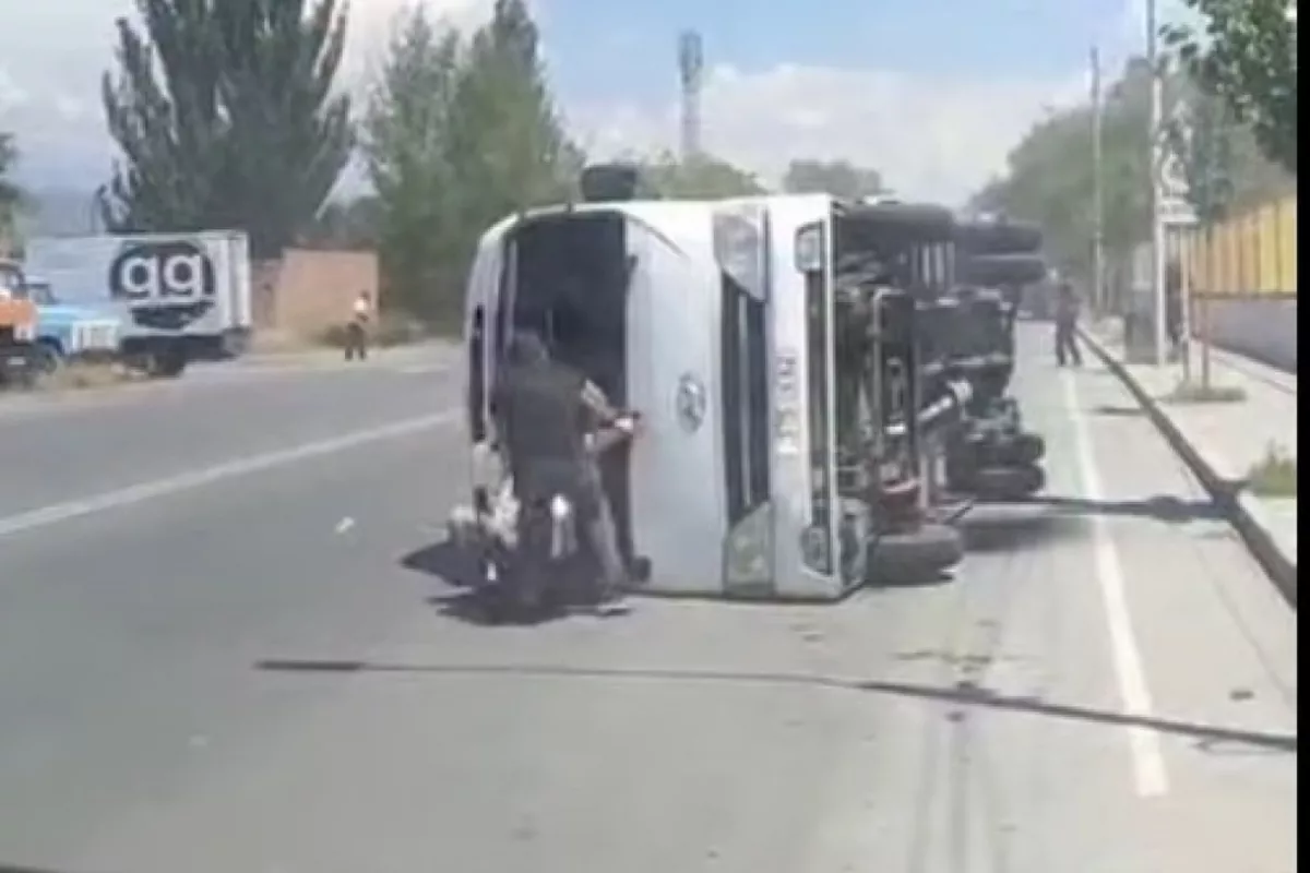 School Bus Crash in Armenia Leaves 36 People Injured, Including 30 Children - VIDEO