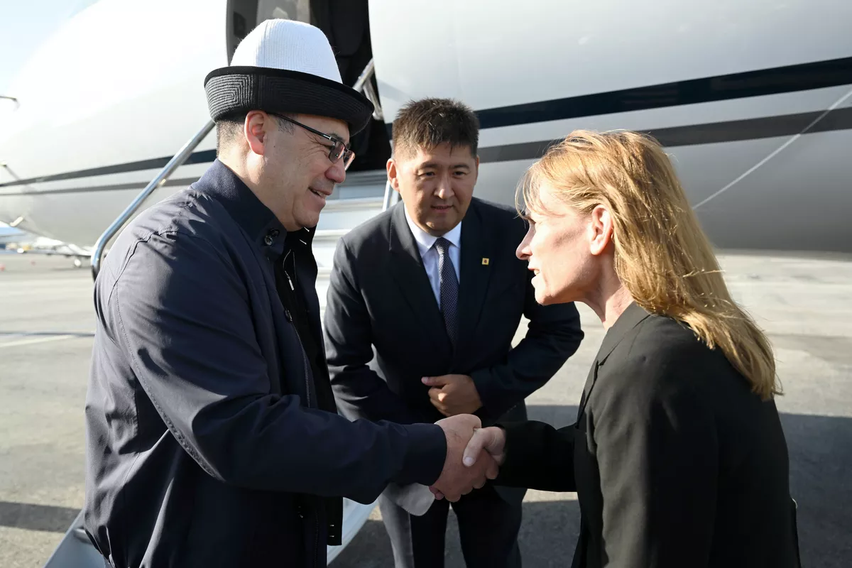 Kyrgyz President Arrives in Los Angeles Ahead of First Satellite Launch