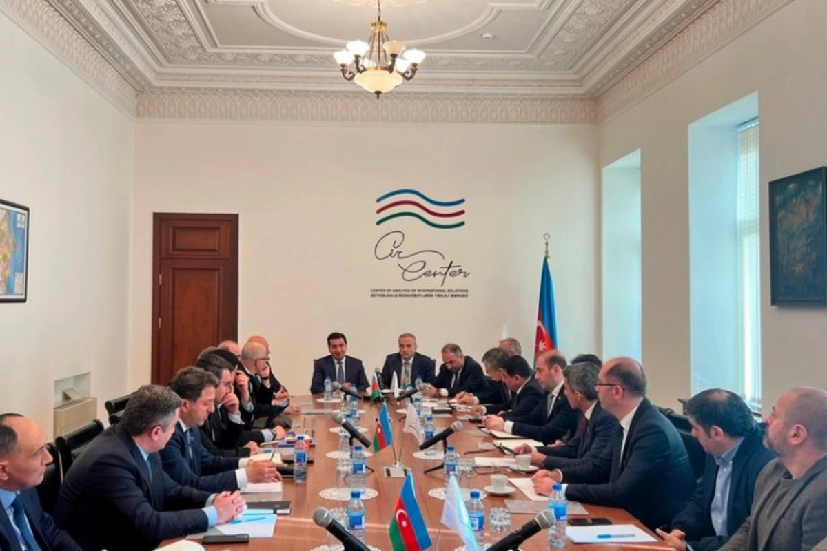 Top Azerbaijani Official Discusses Baku-Yerevan Normalization with Heads of Think Tanks