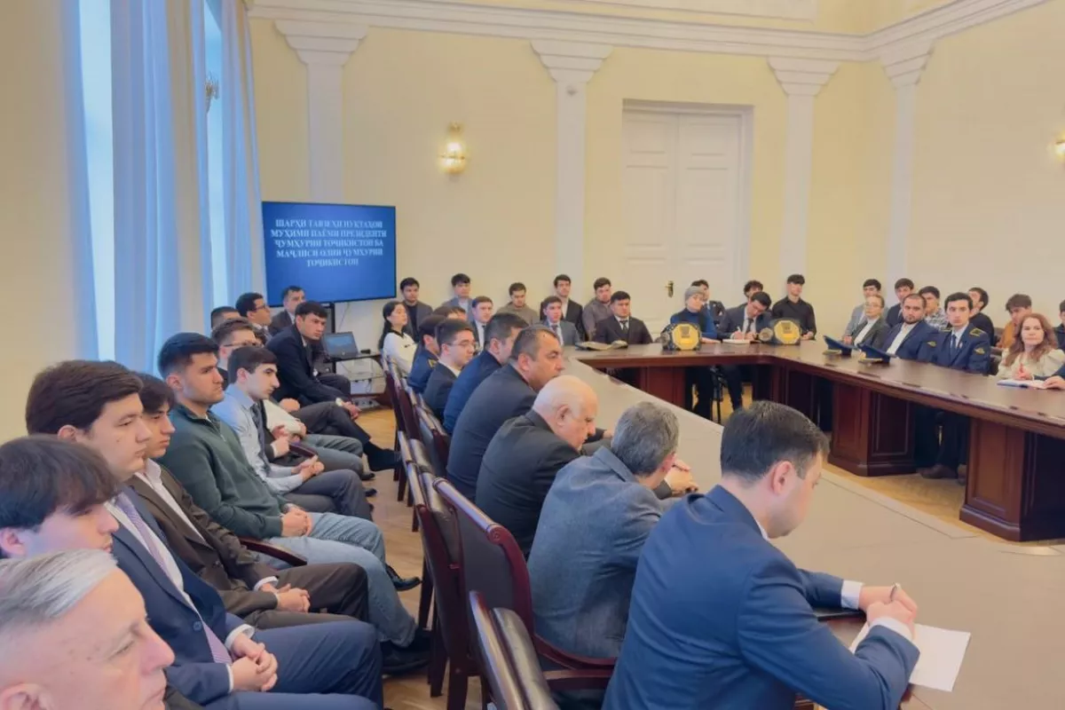 Tajik Envoy Talks Domestic, Foreign Policy with Students