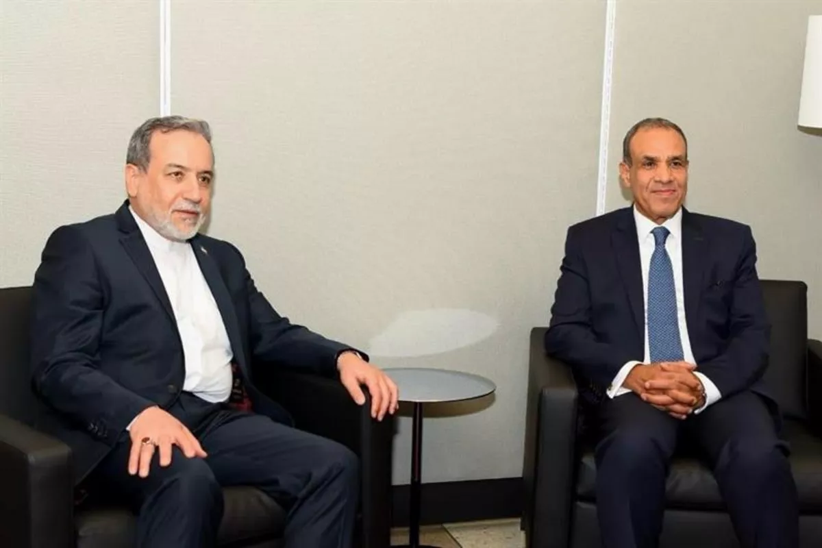 Iran, Egypt FMs Discuss Bilateral Ties, Regional Issues