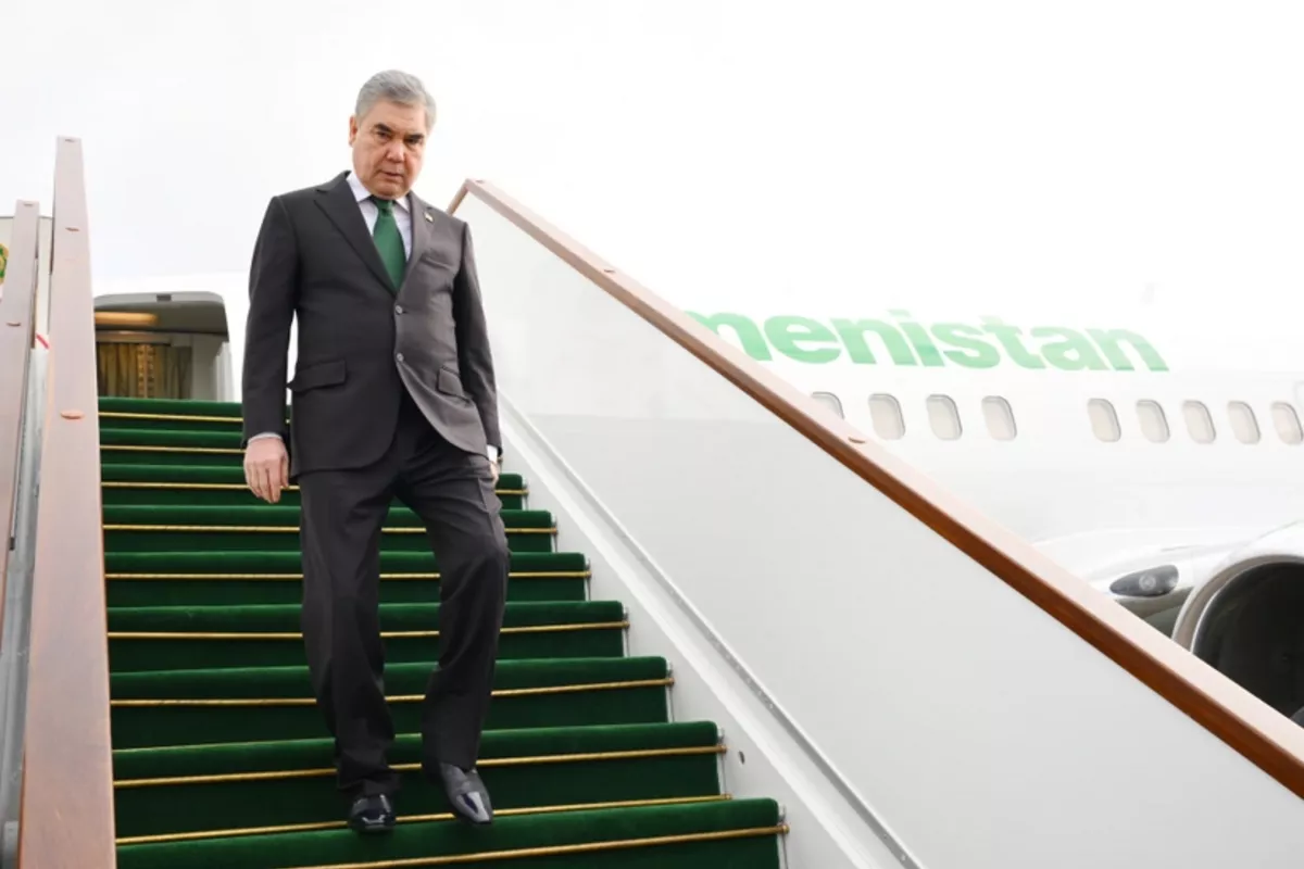 Gurbanguly Berdimuhamedov Arrives in Azerbaijan