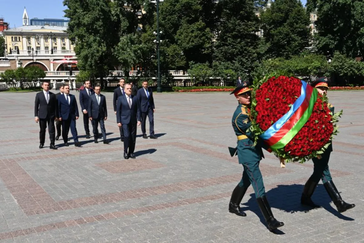 Azerbaijani FM Lays Wreath at Tomb of Unknown Soldier in Moscow