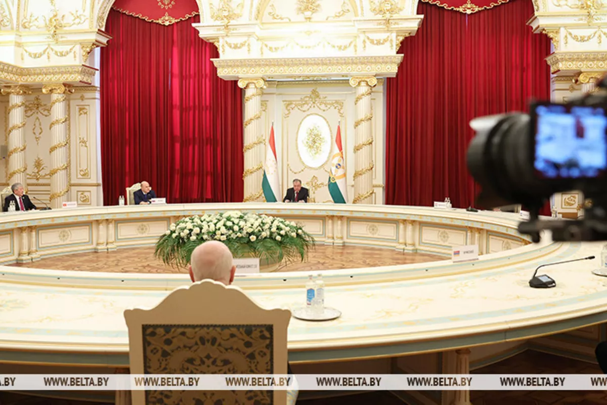 Tajikistan President Meets CIS Heads of Government in Dushanbe
