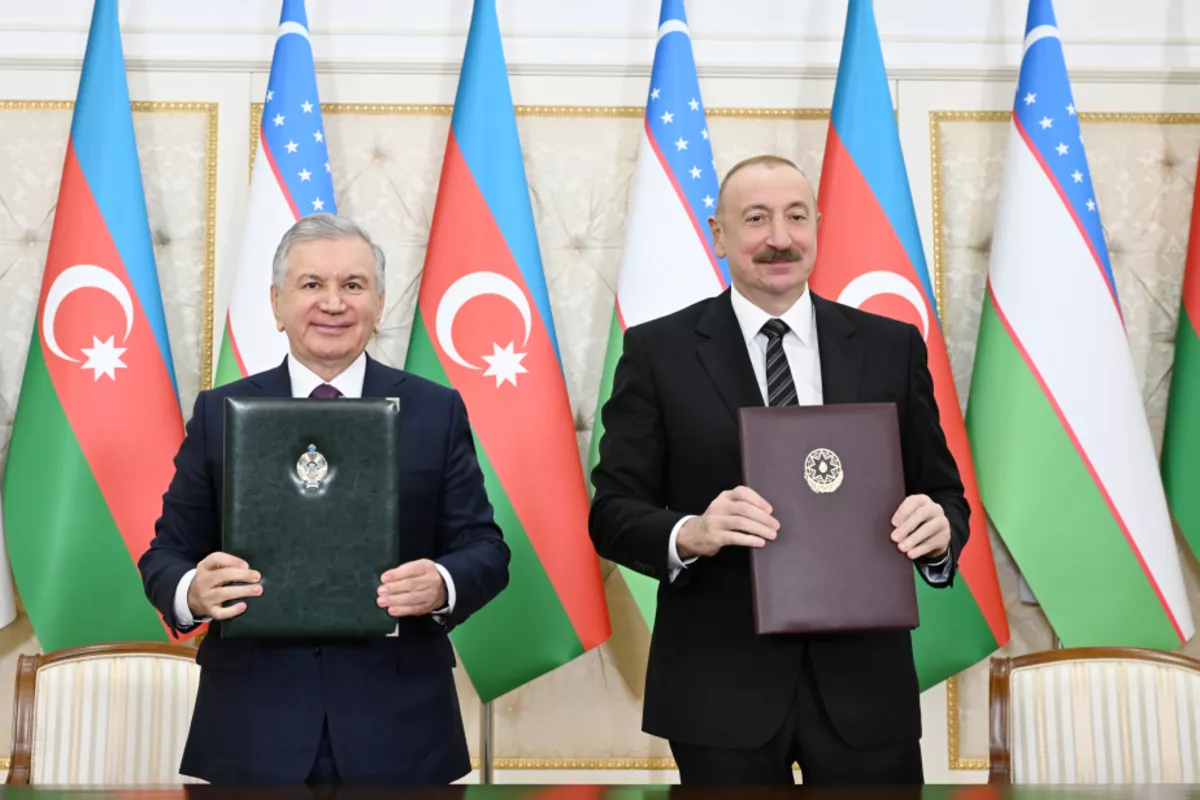 Azerbaijan, Uzbekistan Exchange Signed Documents