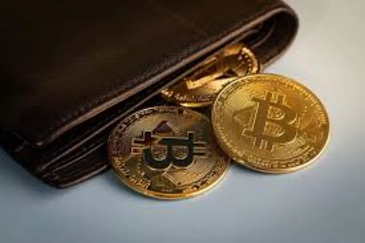 Dormant Bitcoin Wallets Wake Up After 14 Years, Move $2.18 Billion in BTC