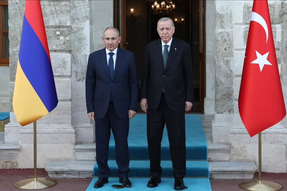 Turkish President Erdogan Receives Armenian PM Pashinyan in Istanbul