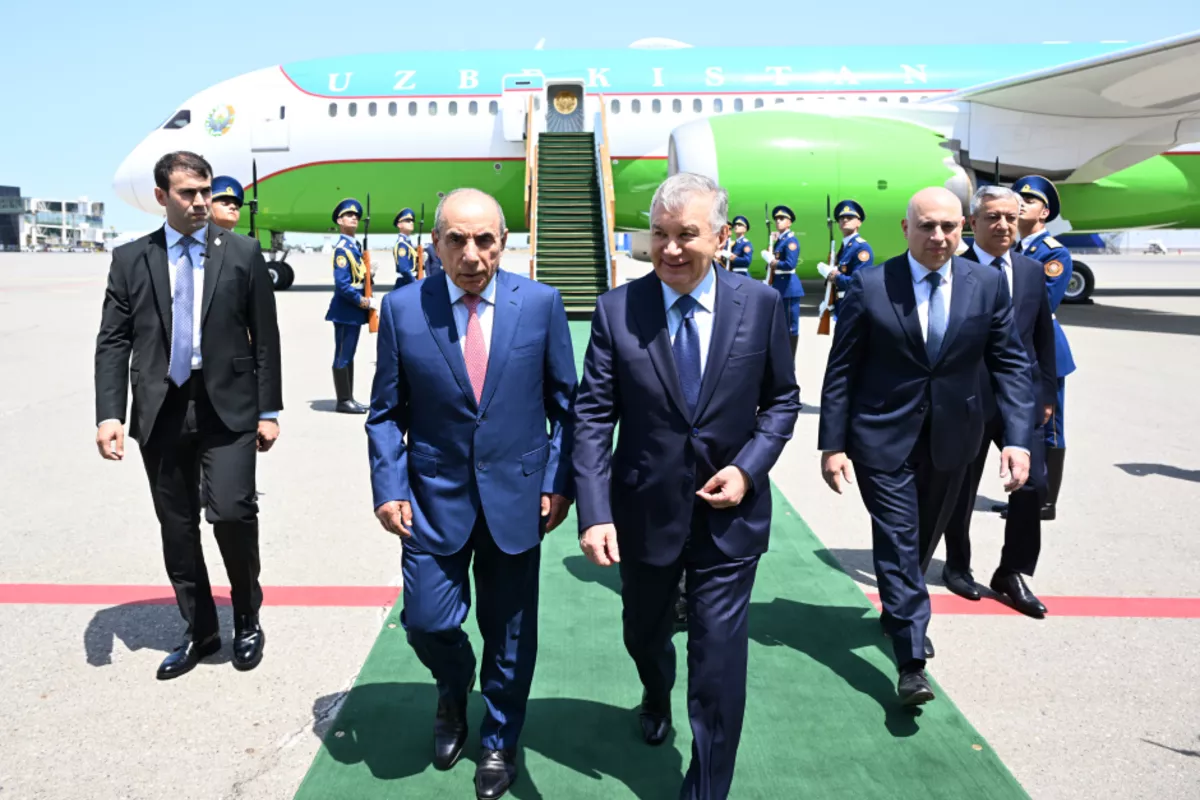 Uzbek President Arrives in Azerbaijan for State Visit - UPDATED
