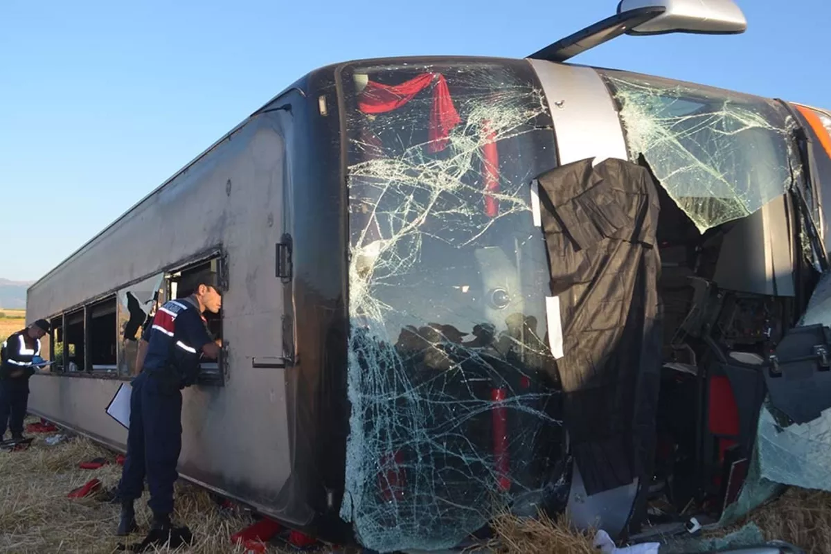 Double-Decker Bus Overturns in Türkiye, Leaving 46 People Injured
