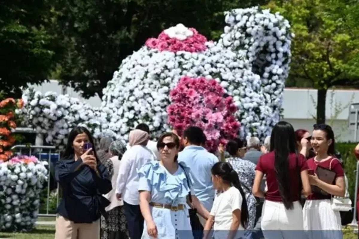 Spring Comes Alive in Uzbekistan With Spectacular Flower Festival - VIDEO