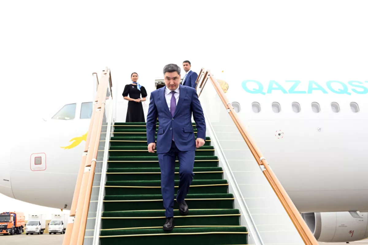 Kazakhstan’s PM Arrives in Azerbaijan for ECO Summit