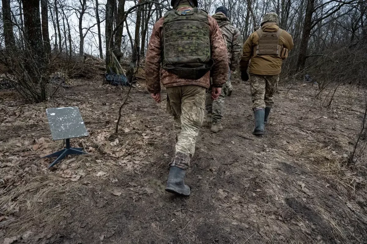 Starlink Outage Hits Ukraine's Front Line Amid Global Disruption