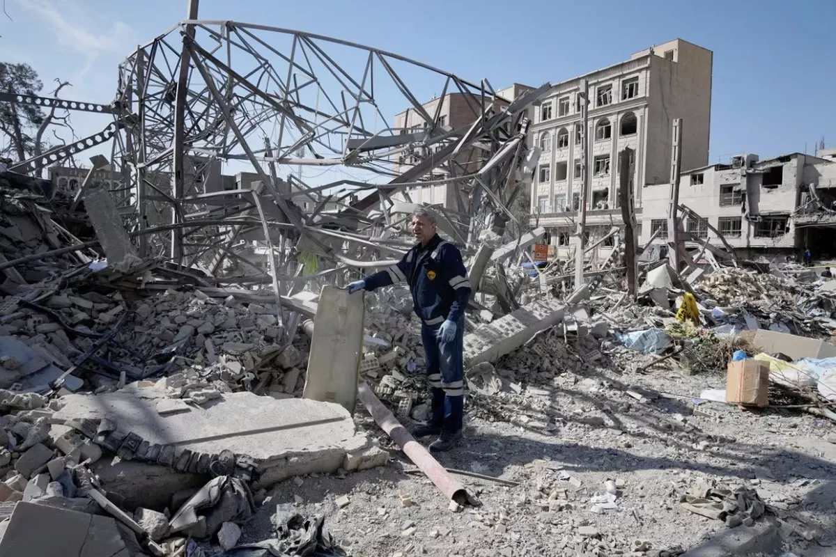 Israeli Military Launches 10th Wave of Strikes on Tehran