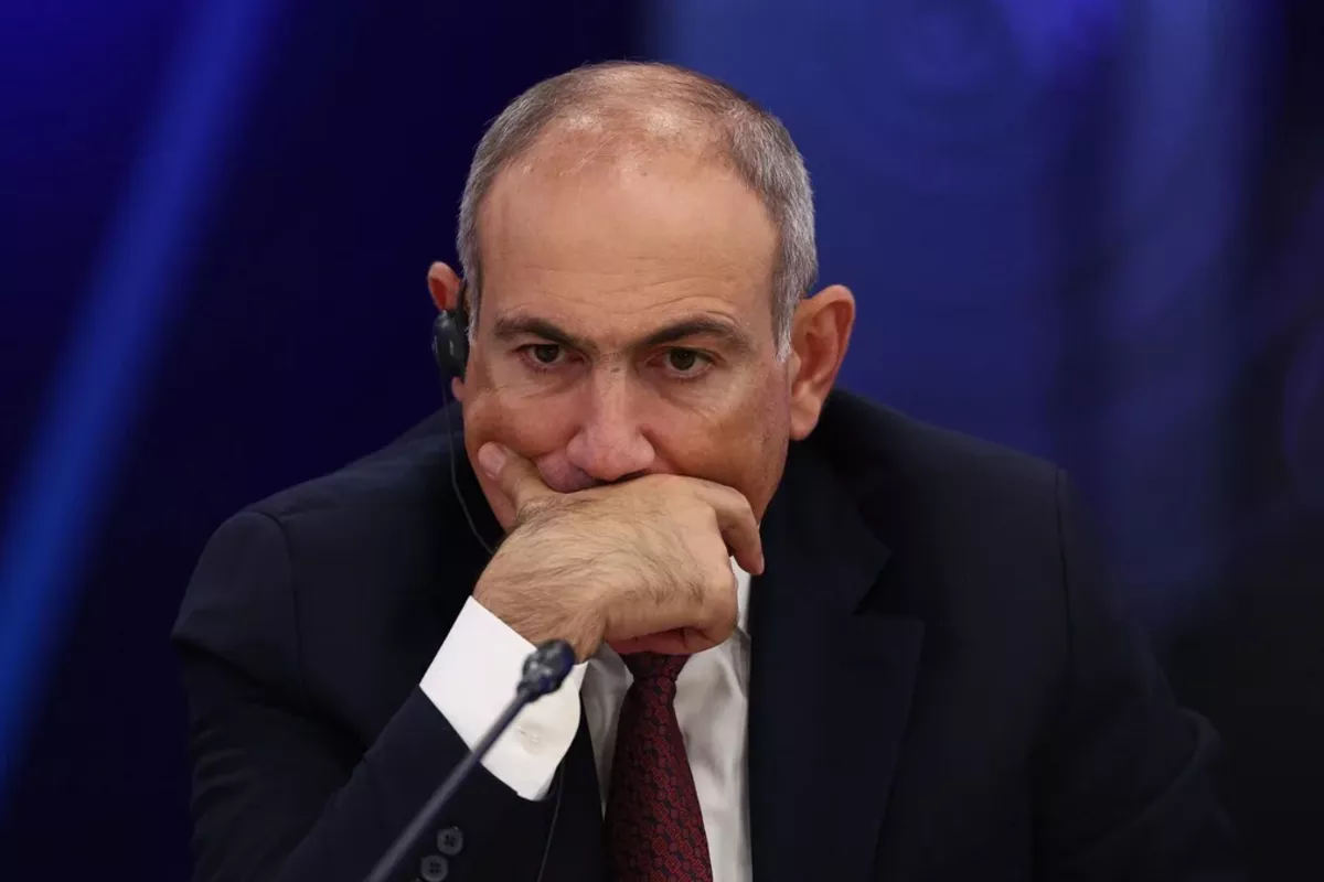 Pashinyan Denounces Burning of Turkish Flag in Yerevan