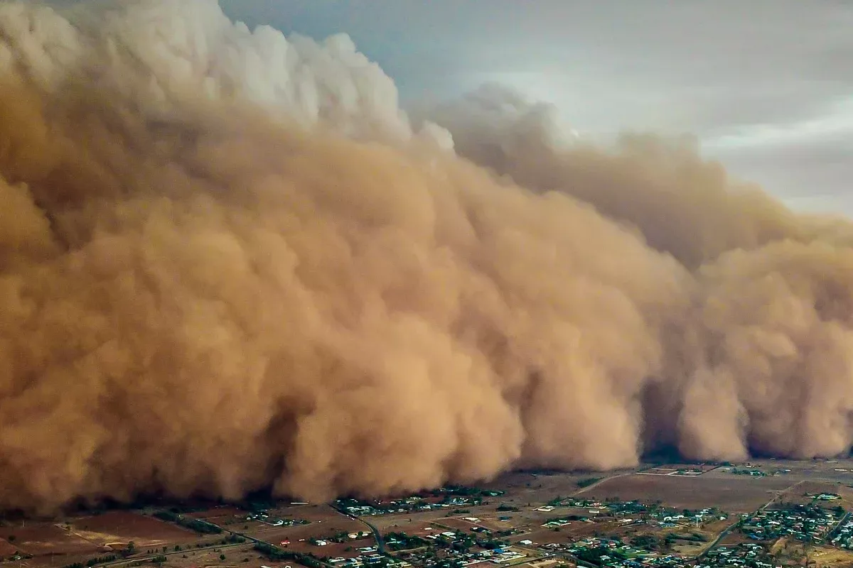 Powerful Dust Storm Strikes Kyrgyzstan