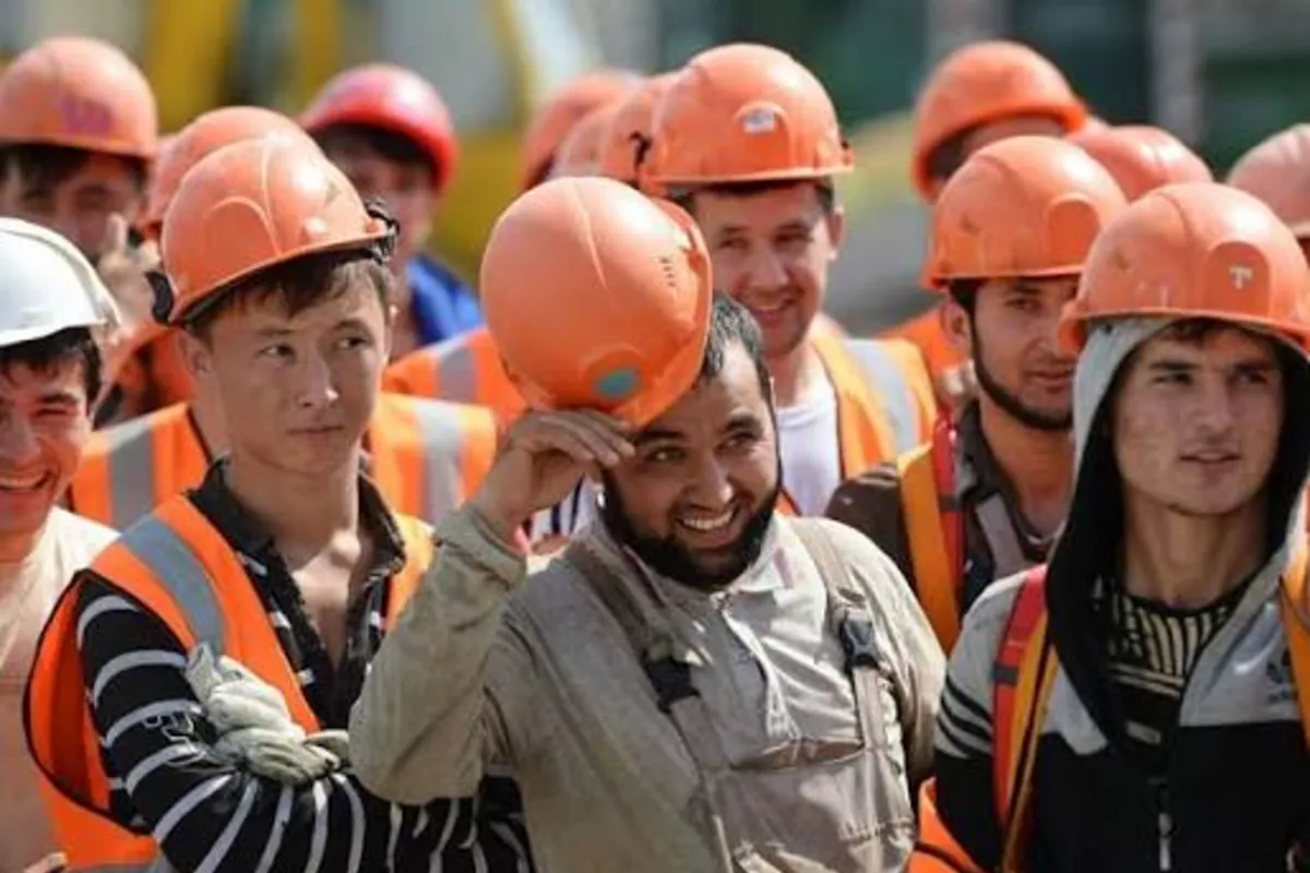 Russia's St. Petersburg Bans Migrants From Working in Shops and Gyms