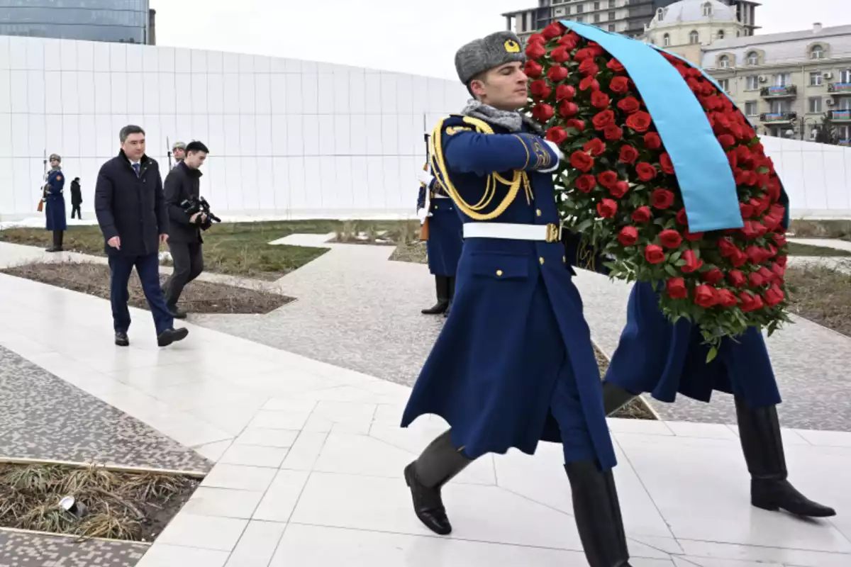 Kazakh Prime Minister Visits Victory Park in Baku