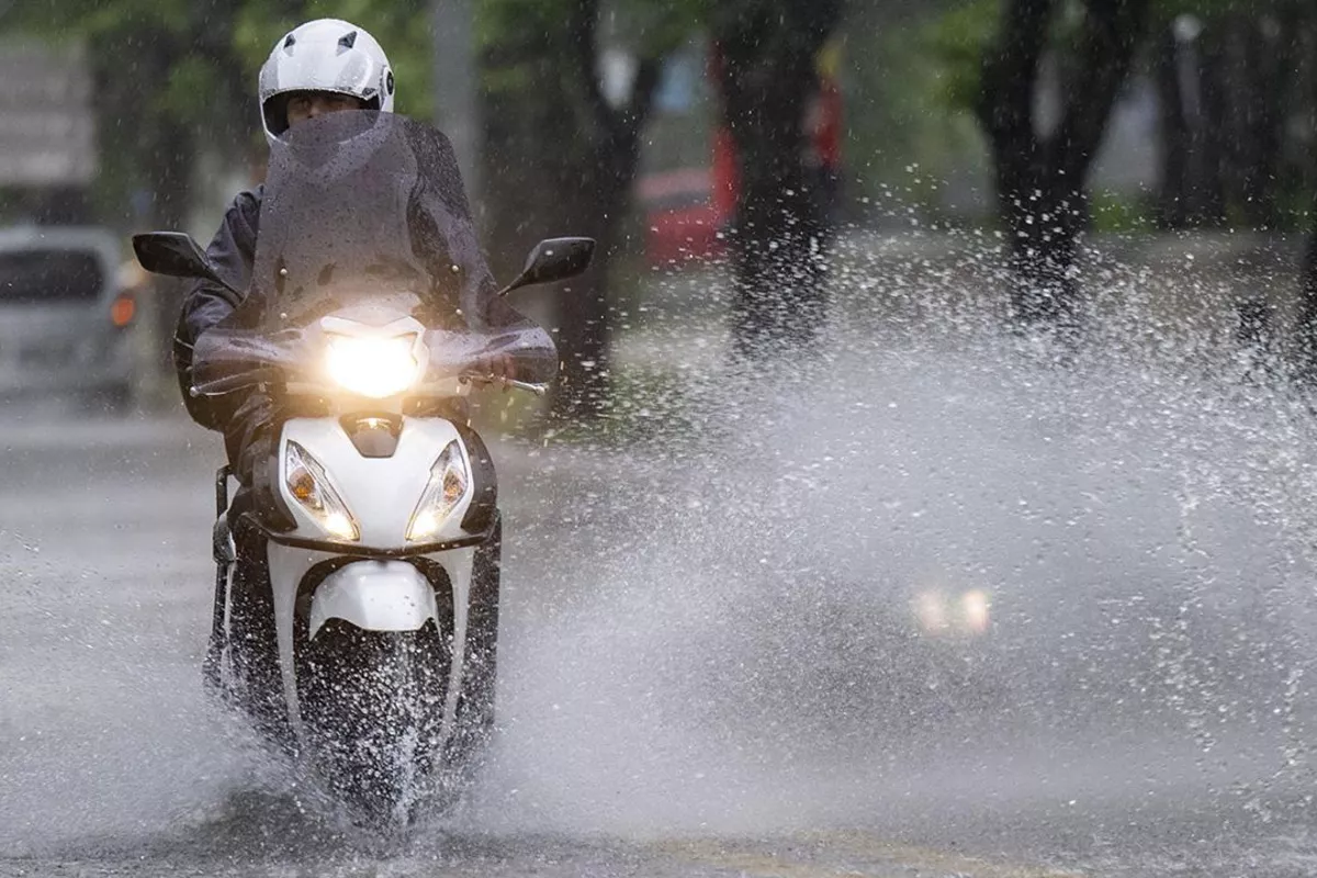 Türkiye Issues Yellow Weather Alert in 15 Provinces as Heavy Rain and Storms Loom