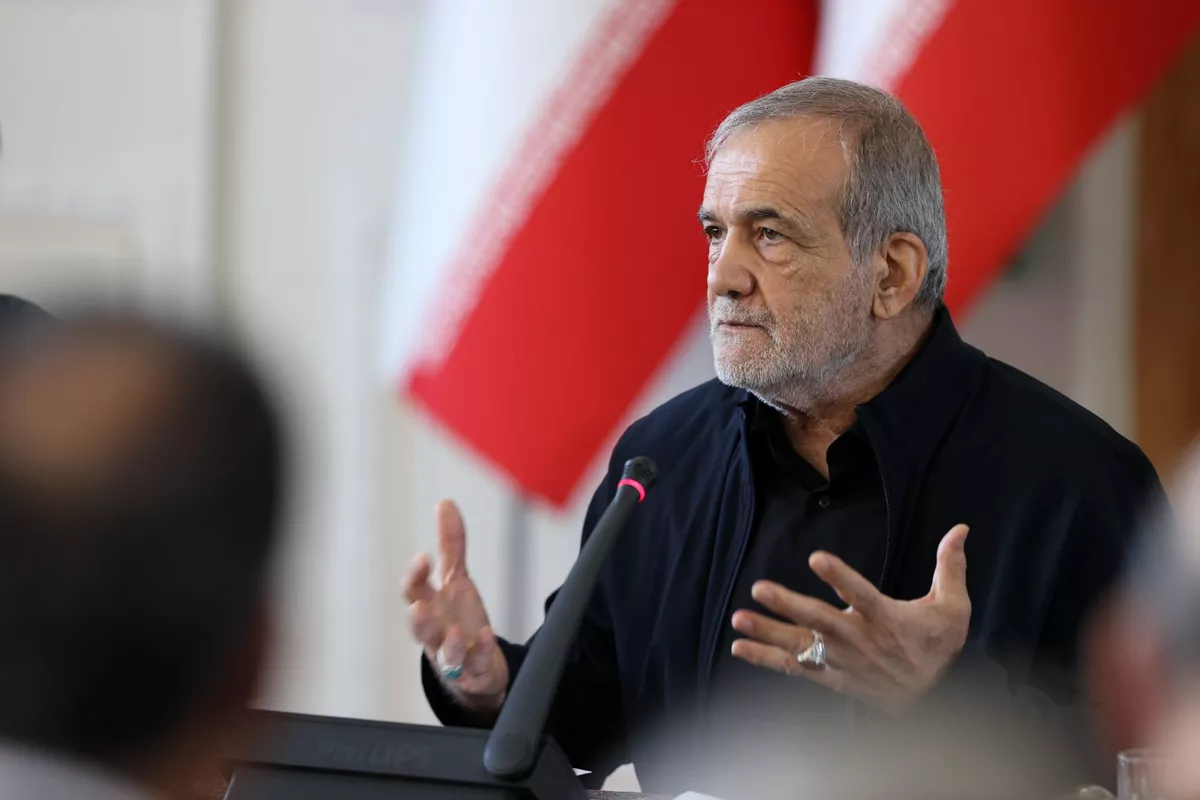 Iran's President Urges Islamic Nations to Unite for Peace
