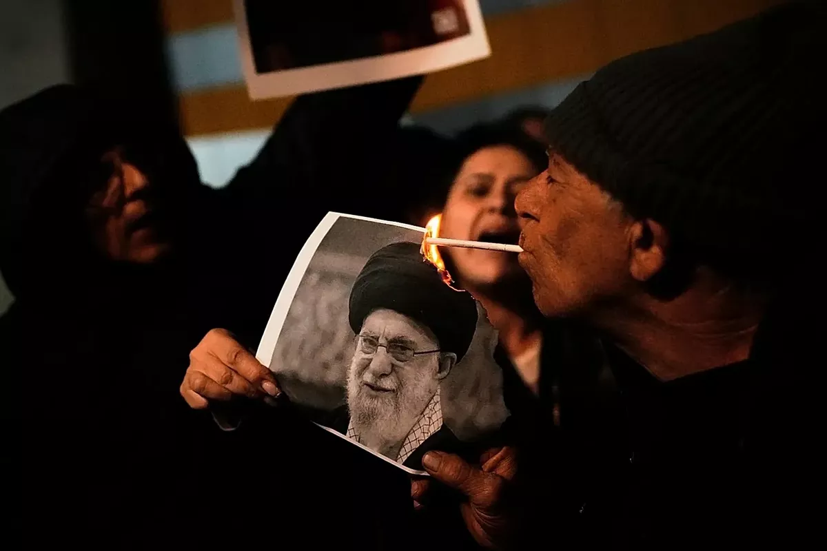 5,002 Dead in Iran Crackdown, Trump Says US 'Armada' Approaching