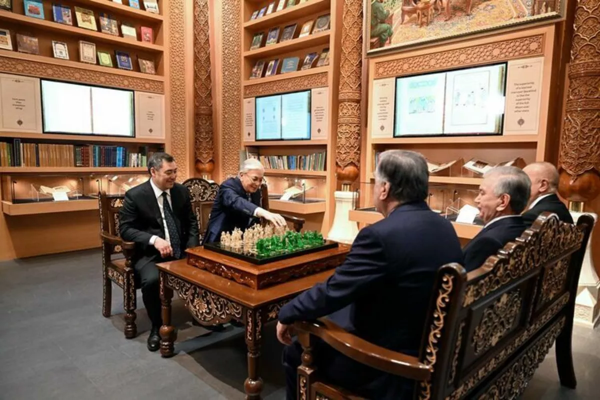 Kyrgyz President Explores Ancient Manuscripts at Tashkent’s Islamic Civilization Center