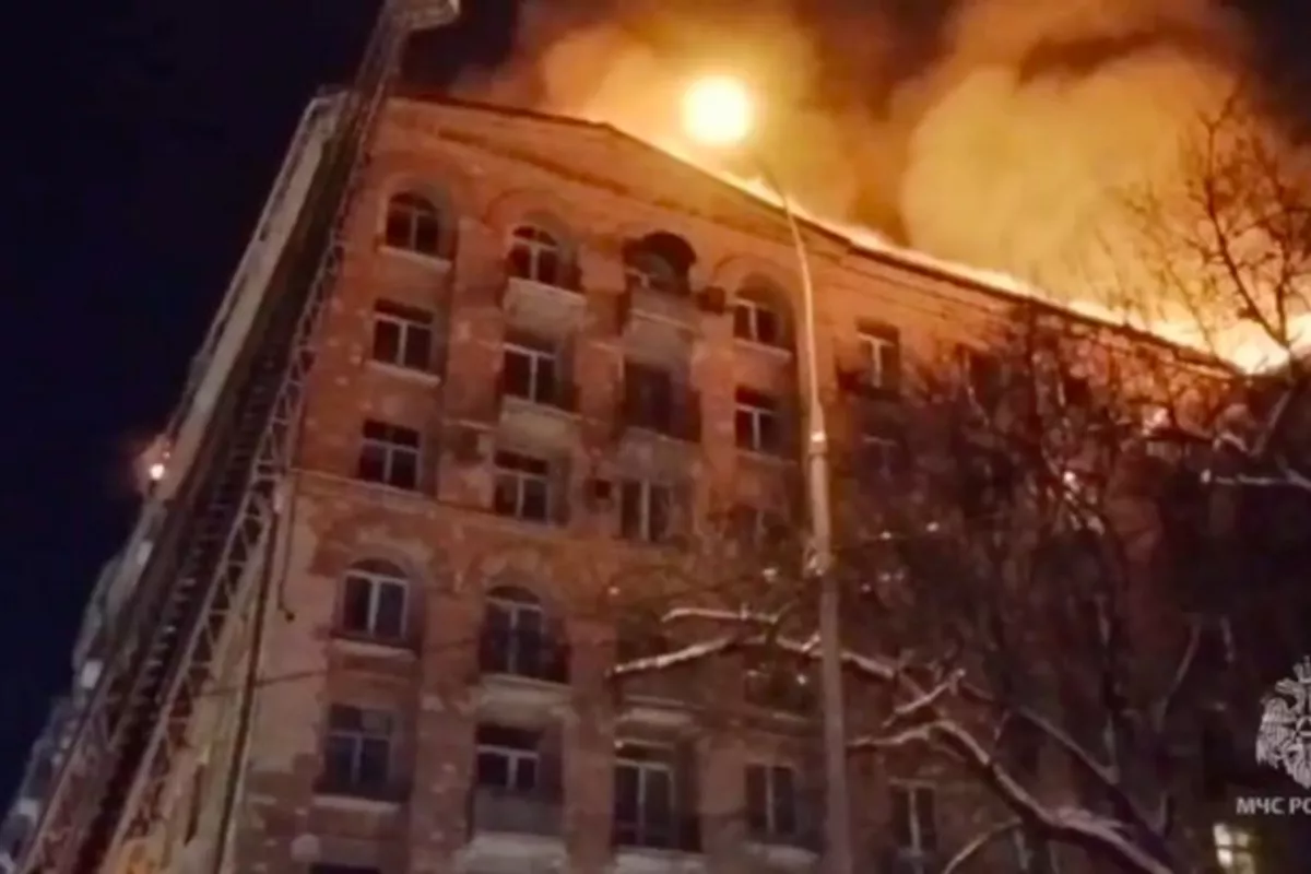 Major Fire Traps People in Northern Moscow Building