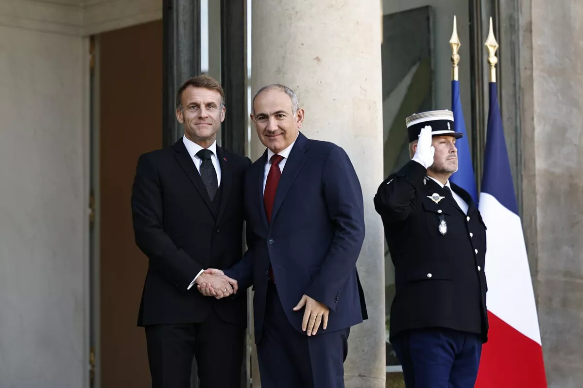 Pashinyan, Macron Reaffirm Strategic Ties in Paris Meeting