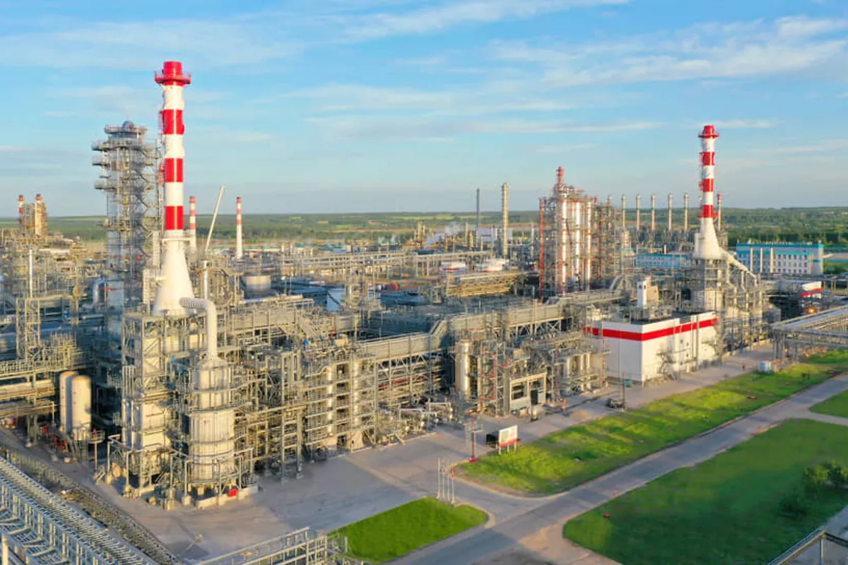 Russia's Largest Lukoil-Owned Refinery Halts Oil Processing After Drone Attack