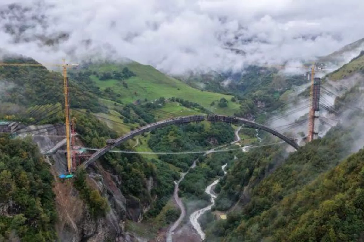 Georgia Nears Completion of Giant Bridge on Road to Russia