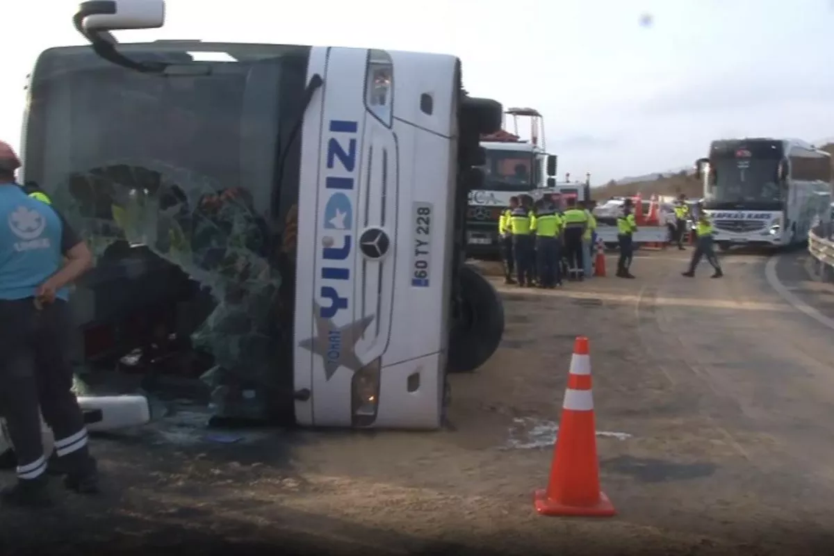 Deadly Bus Accident In Türkiye Kills 3, Injures 20