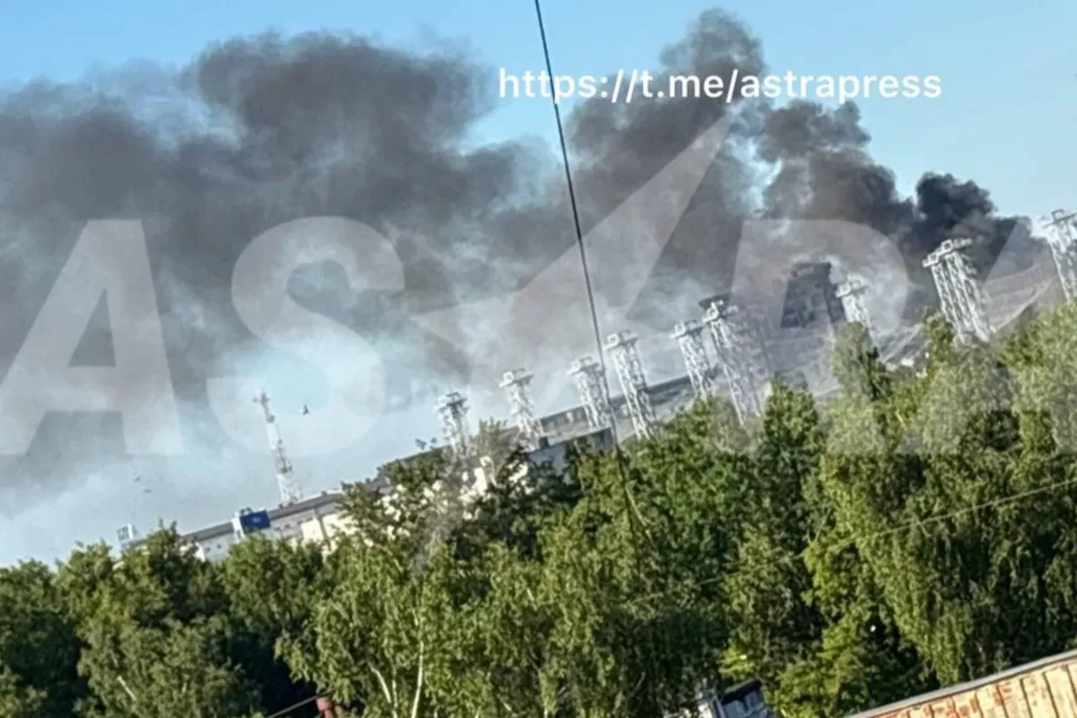 Fire Breaks Out in Russia’s Cheboksary After Missile Strike on Defense Facility - VIDEO