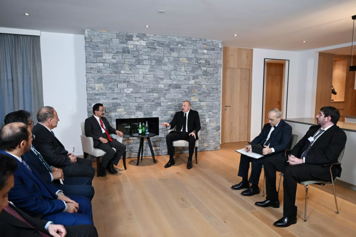 President Aliyev Meets with DP World CEO in Davos