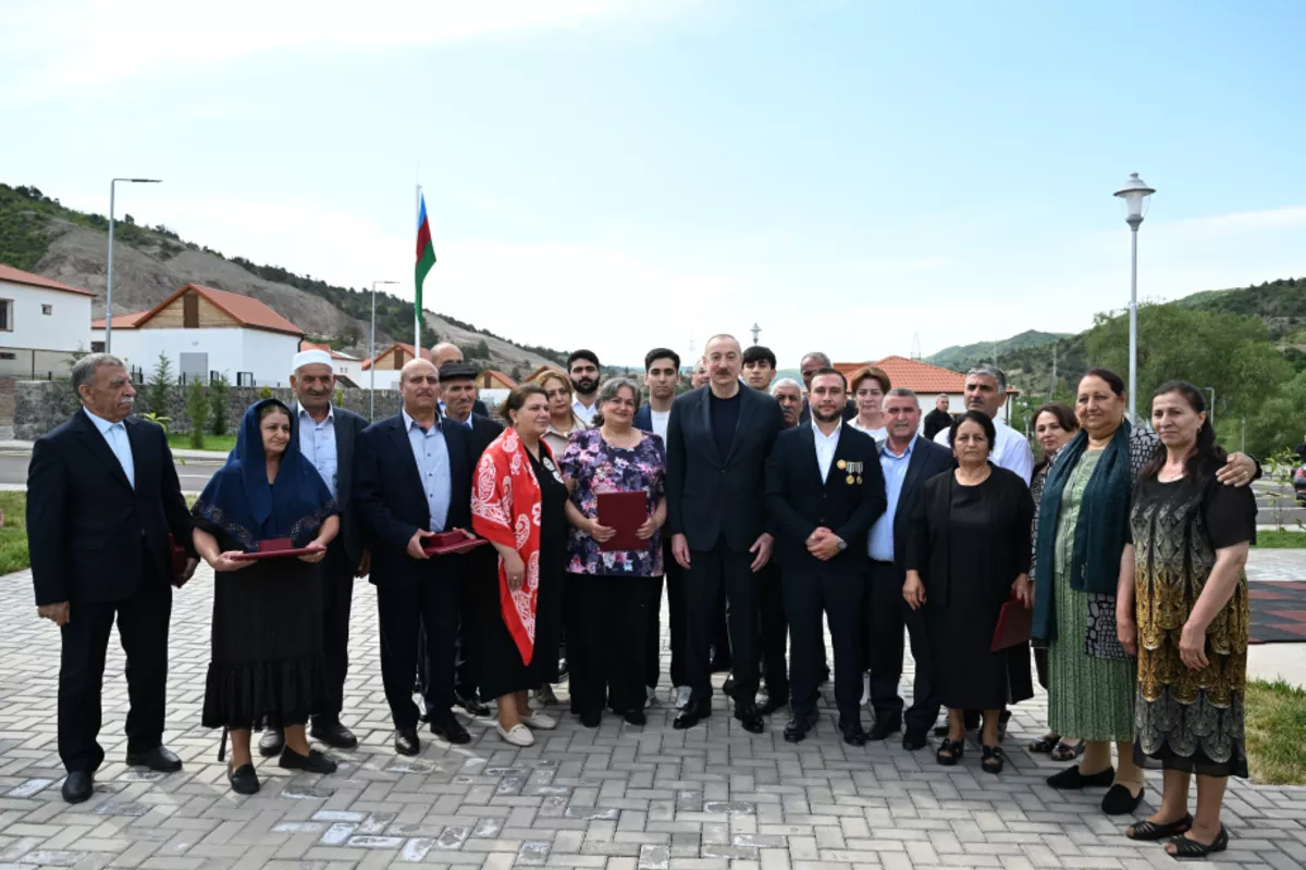 President Ilham Aliyev Meets with Residents Relocated to Lachin’s Beylik Village