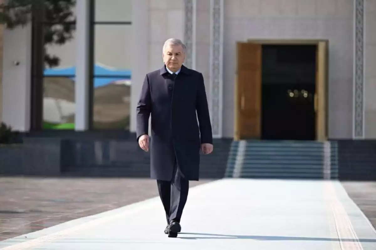 Uzbekistan President Leaves for Paris